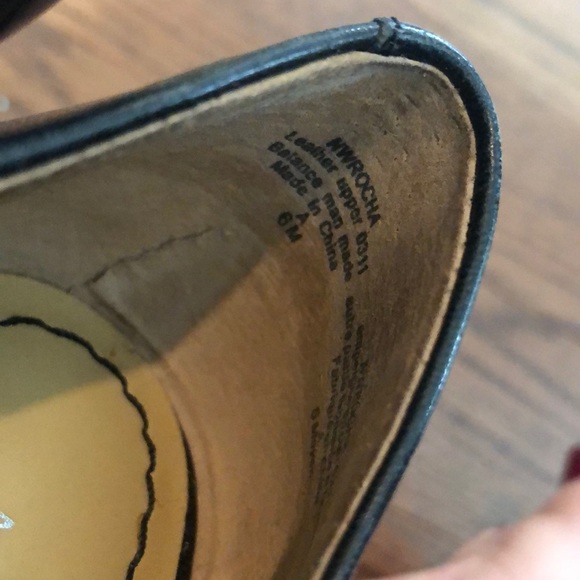 Black leather pumps - Picture 3 of 5